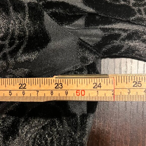 POI Women's Black Rose Mesh Wrap Size S/M Long - Picture 7 of 7